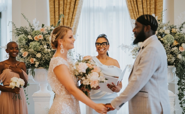 London wedding celebrant Jennifer Patrice conducting a wedding ceremony
