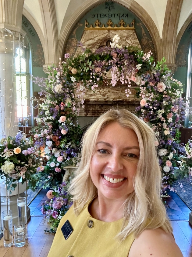 selfie of annie at a wedding