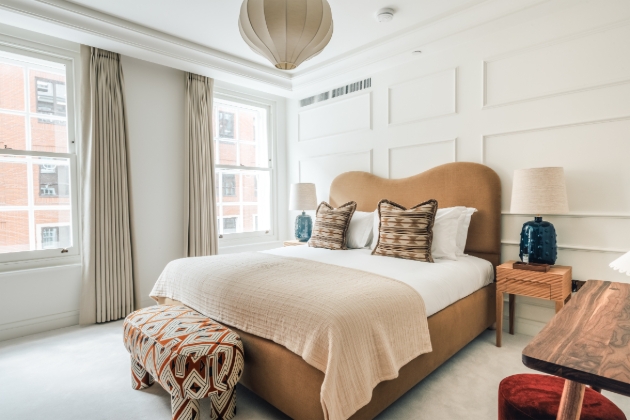 Relaxing hotel room in london with window view