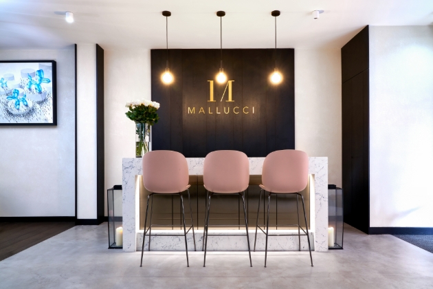 Beauty bar with three pink stools